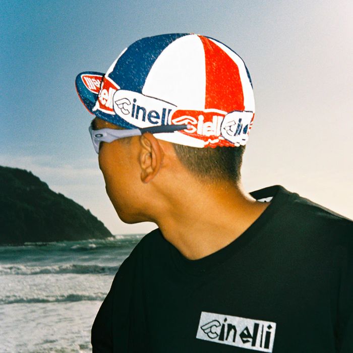 OVAL CAP RED AND BLUE